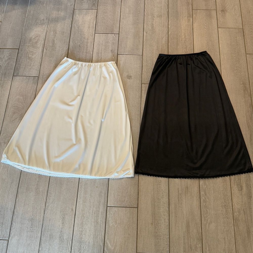 2 Vintage Lace Trim Midi Slips Black & White M